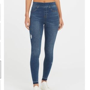 NWT SPANX Distressed Ankle Skinny Jeans - Medium Wash - Size Medium